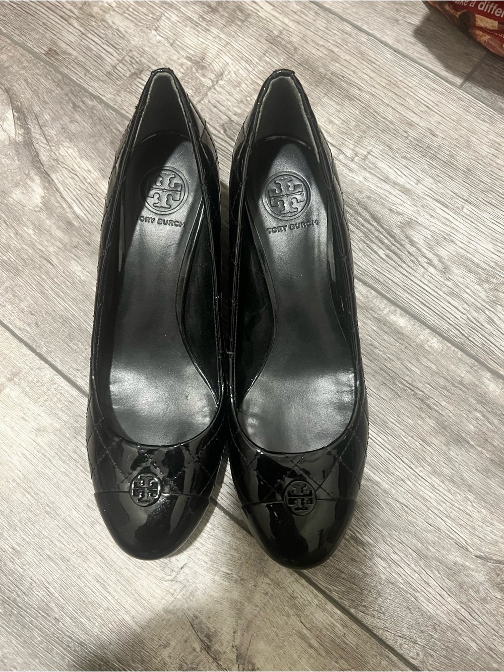 Tory Burch Black Patent Quilted Heels with Logo Medallion